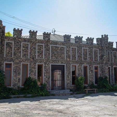 Fish Hotel Akhalkalaki ภายนอก รูปภาพ