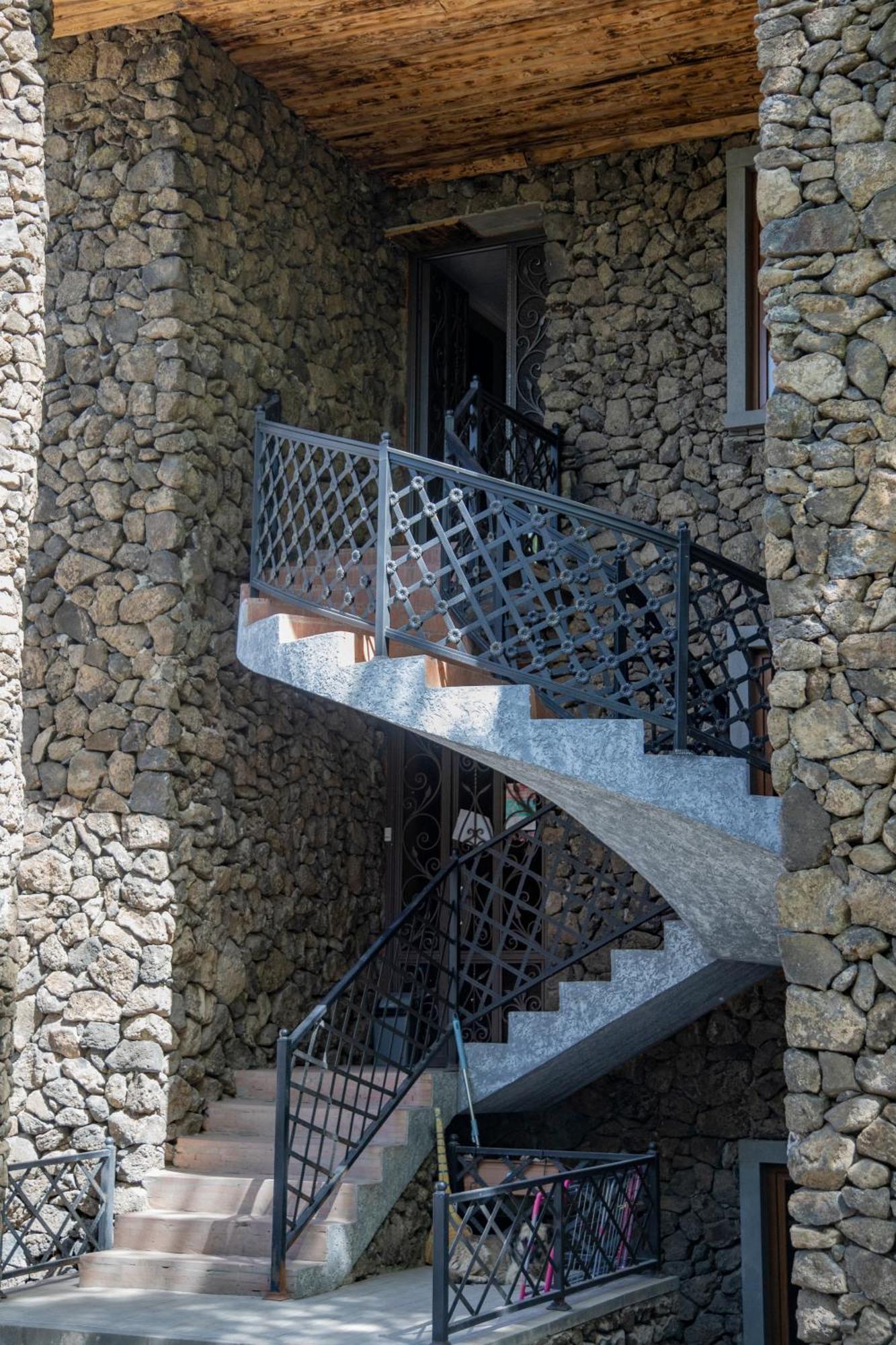 Fish Hotel Akhalkalaki ภายนอก รูปภาพ